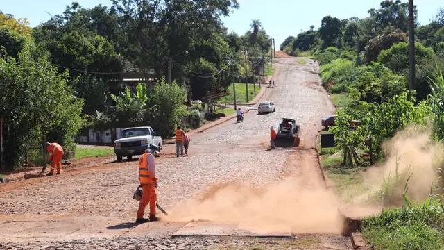 Oberá: iniciaron tareas de asfaltado en la avenida Yerbal Viejo de la ciudad