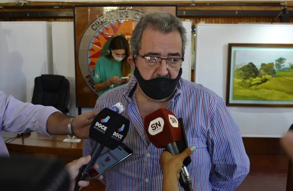 Santiago Marrodán, nuevo presidente, dando declaraciones a la prensa luego de la votación