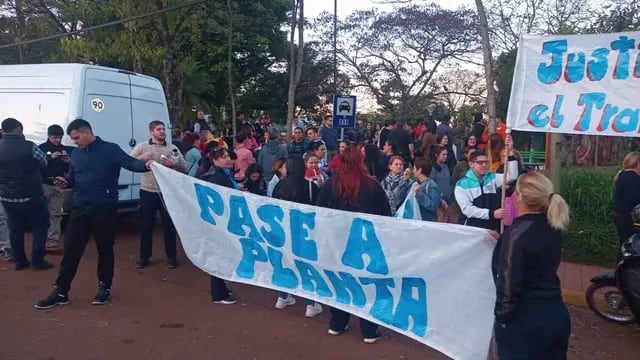 Eldorado: municipales realizan una protesta frente al Concejo Deliberante