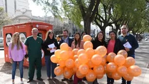 Actividad en la plaza por el día de concientización sobre el linfoma
