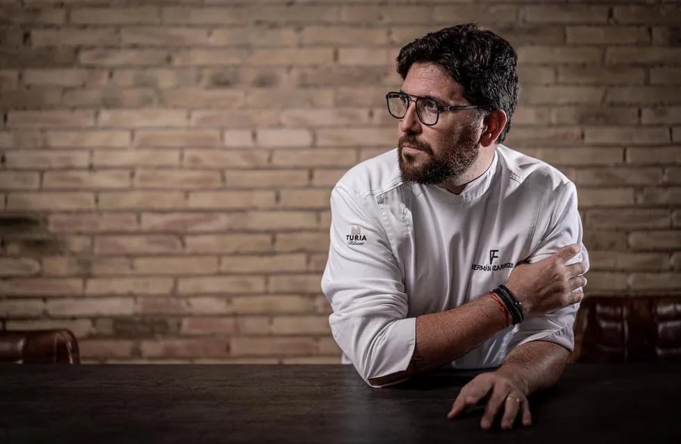 El chef mendocino, junto con su esposa y colega Carito Lourenço, recibió una estrella Michelin por su restaurante Fierro, ubicado en Valencia (España). | Foto: redes sociales de Fierro