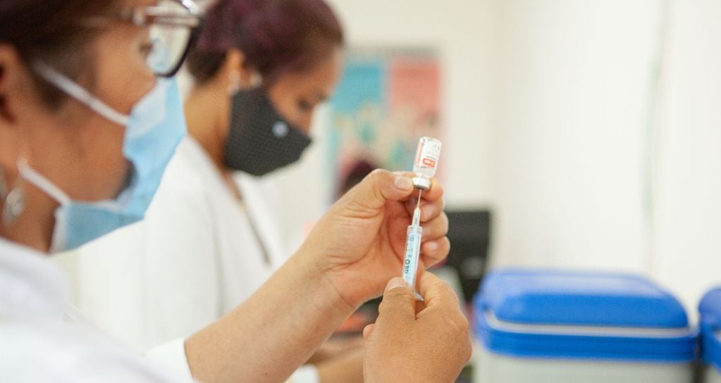 El Gobierno organiza un mega operativo de vacunación, que prevé inmunizar este año al menos a 25 millones de personas.