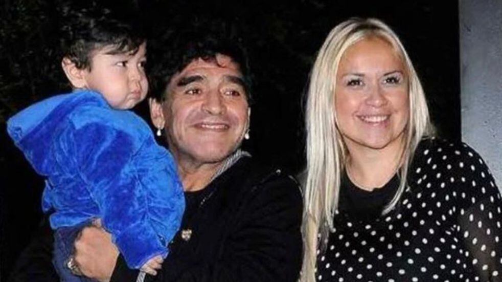Verónica Ojeda, Diego Maradona y Dieguito Fernando, juntos en México