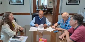 Firma de convenio para el recambio de luminarias en Claromecó