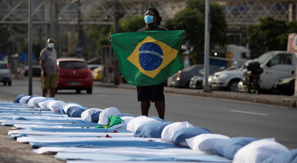 Intervención por el colapso de los hospitales en Brasil (Foto: AP).