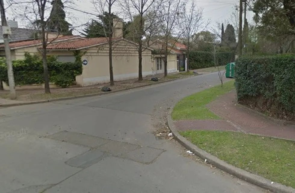 Entradera en una casa de Micheletti al 8000 de Rosario. (Street View)