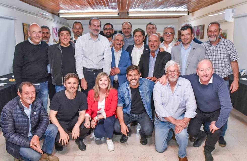 Pablo Garate en Bahía Blanca junto a Kicillof e intendentes de la sexta sección electoral