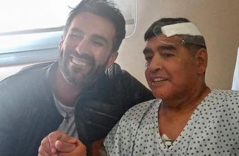 Diego Maradona junto a su médico personal, Leopoldo Luque.