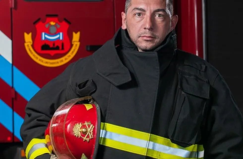 Néstor García, es el bombero altagraciense convocado para viajar a la Amazona (AG Noticias).