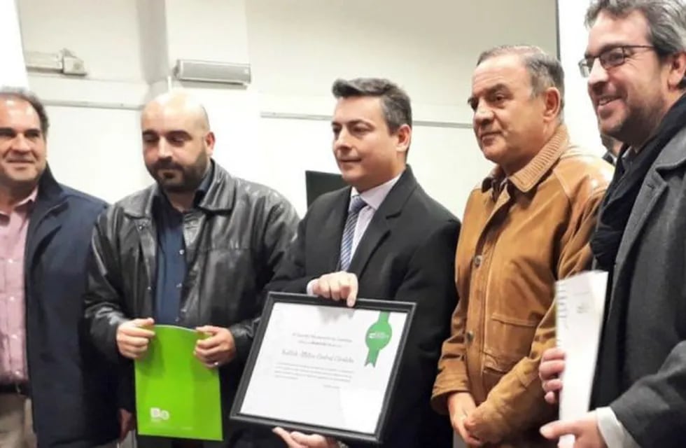 Claudio Petrovich, dirigente de Instituto, recibió el beneplácito de manos de los concejales y en nombre del gran club de Alta Córdoba