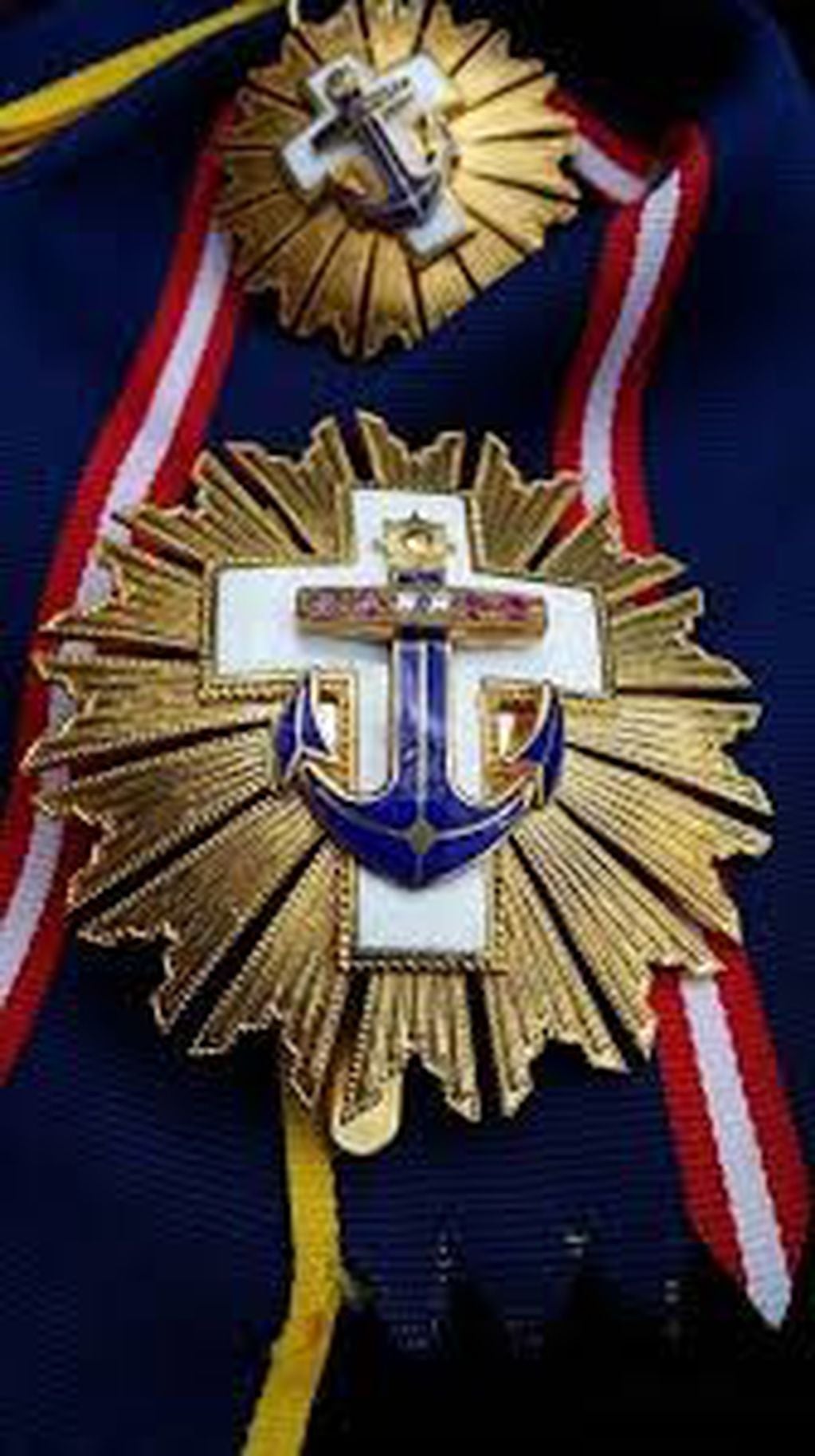 La República de Perú, distinguió al BIM5 con la "Orden Cruz Peruana al Mérito Naval en el grado de Caballeros - Distintivo Blanco".