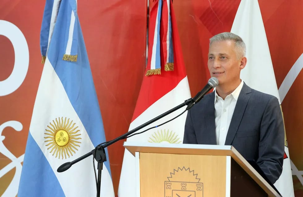 Esteban Avilés asumió como intendente de Carlos Paz y tomó juramento a las autoridades electas.  (La Voz)