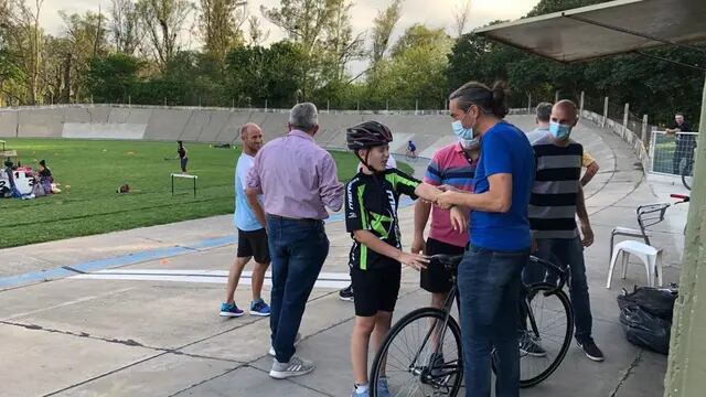 El intendente Luis Castellano recorrió las instalaciones del Club Ciclista