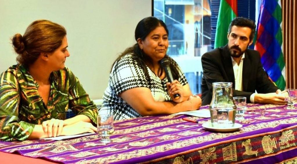 "En la capacitación está la clave para empoderar a las mujeres indígenas y lograr su independencia económica", sostuvo la ministra Sarapura.