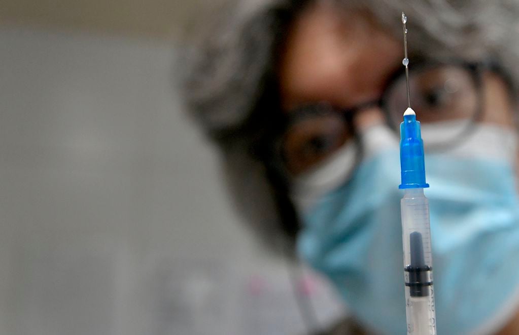 Según especialistas, las vacunas vencidas pueden seguir siendo útiles hasta seis meses después.