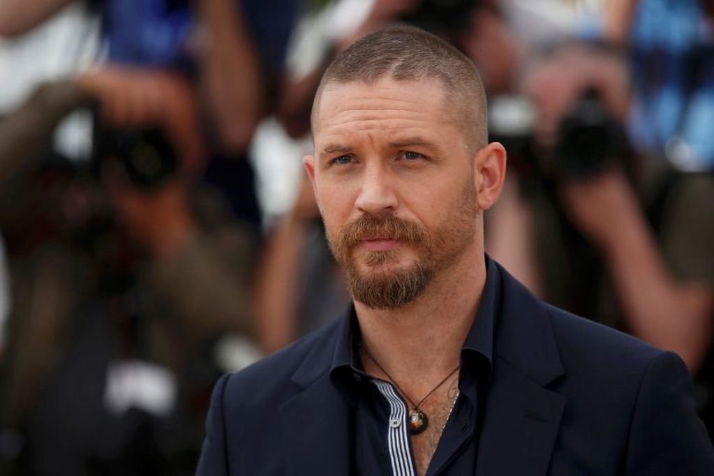 Cast member Tom Hardy poses during a photocall for the film "Mad Max: Fury Road" out of competition at the 68th Cannes Film Festival in Cannes, southern France, May 14, 2015.            REUTERS/Benoit Tessier cannes francia Tom Hardy 68 edicion del Festival de Cine de Cannes presentacion pelicula Mad Max : Fury Road actor eeuu