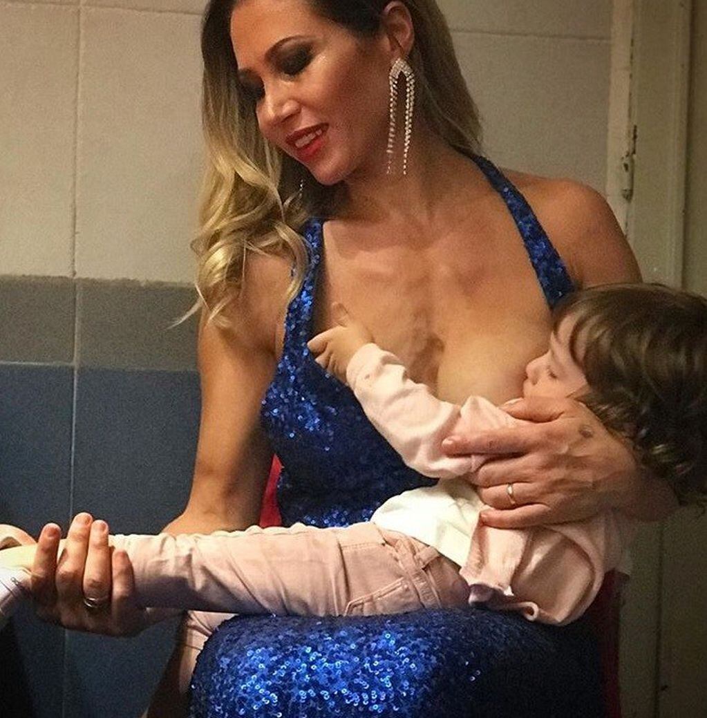 Adabel Guerrero amamantando a su hija Lolita. (Instagram)