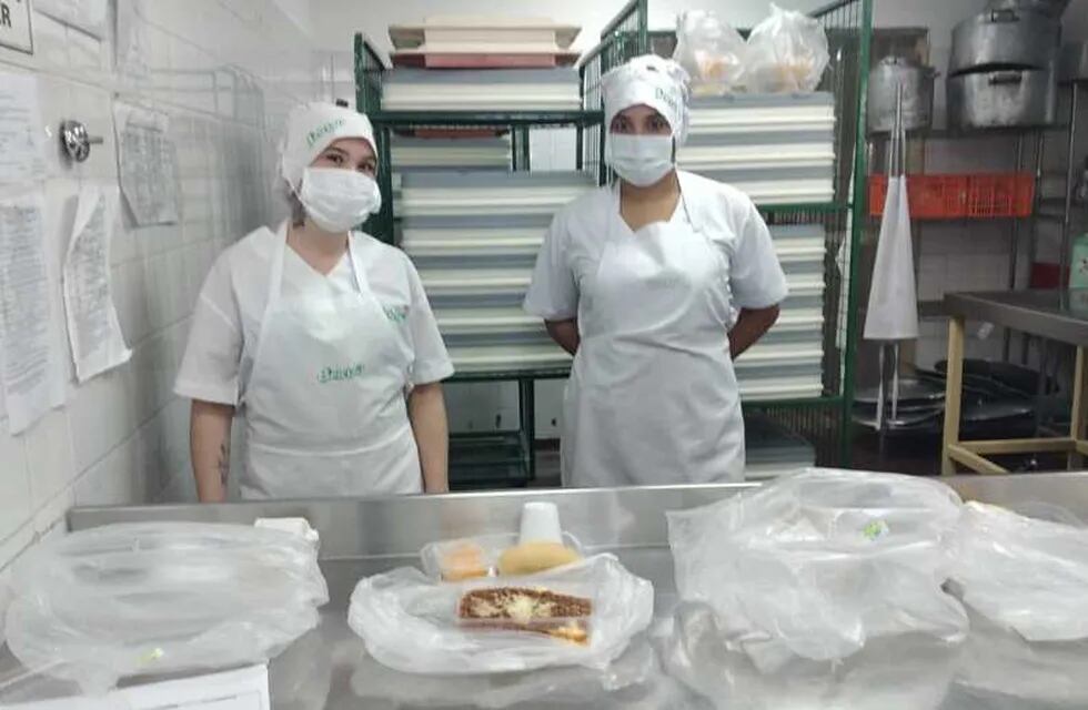 Un hospital de Neuquén brinda almuerzos con tiernos mensajes para los pacientes con coronavirus