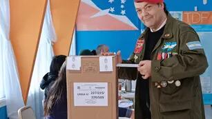 Balotaje: el cordobés excombatiente en Malvinas que hizo de todo para votar.