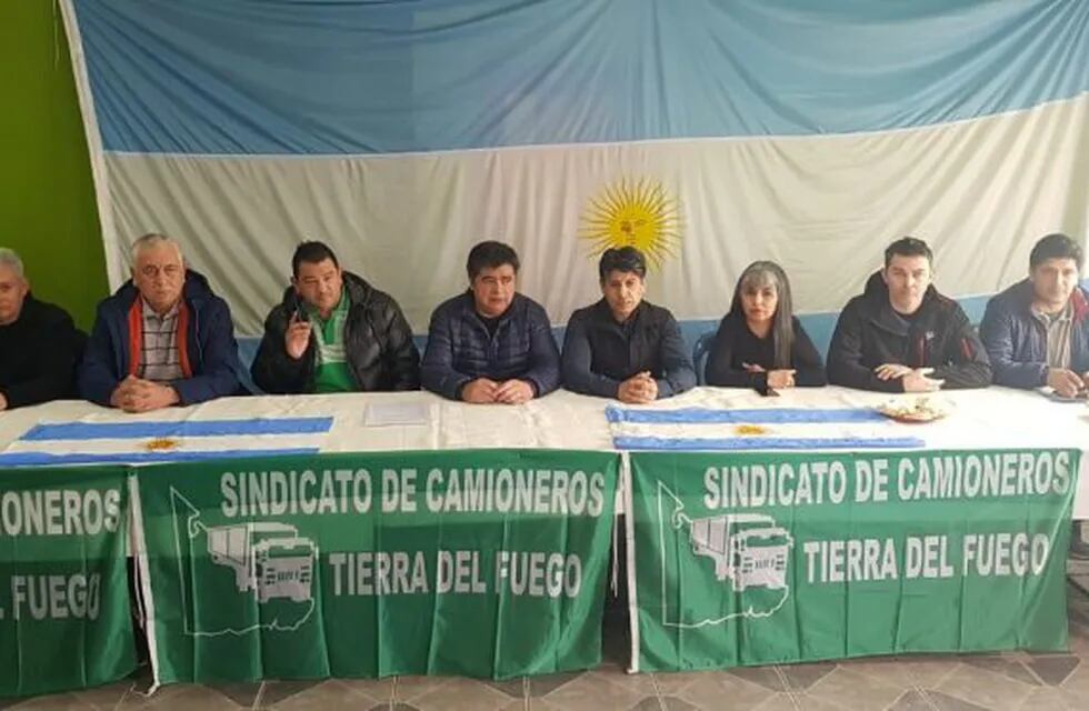 Mesa Sindical Ushuaia - Contra el plan económico del Gobierno Nacional.