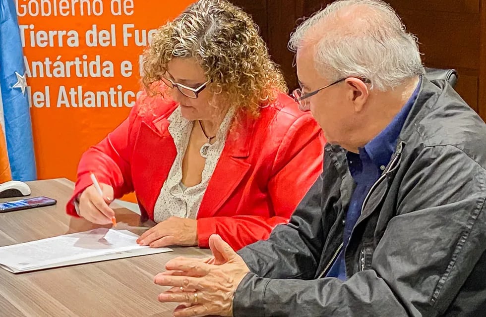 Firman convenio para potenciar la fuerza laboral pesquera en Tierra del Fuego