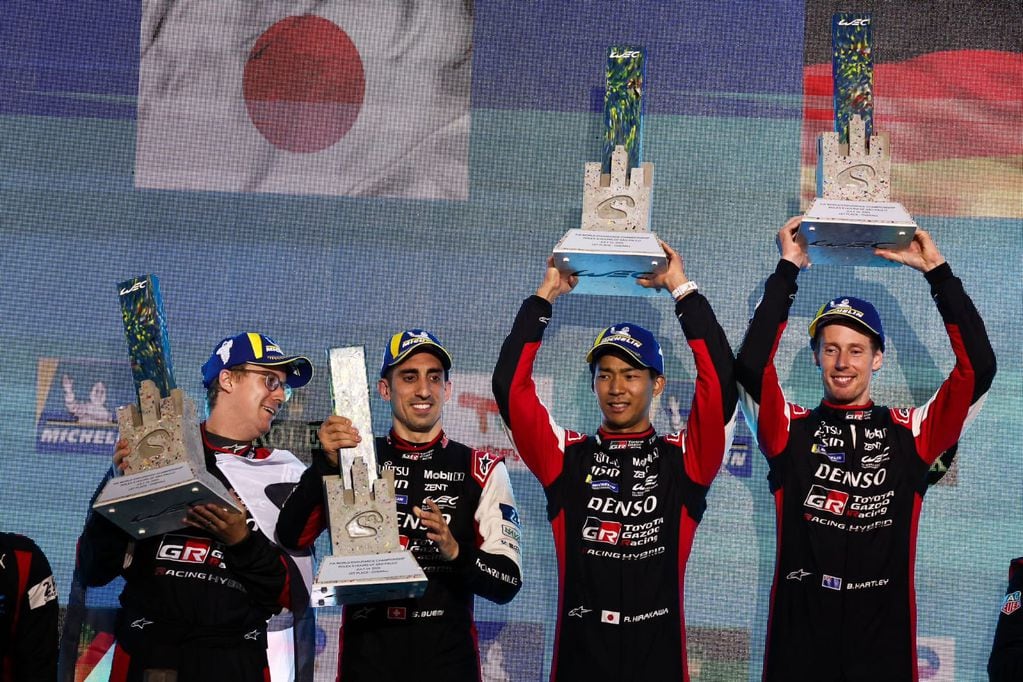 Los pilotos Buemi, Hirakawa y Hartley, ganadores en San Pablo con Toyota Gazoo Racing.