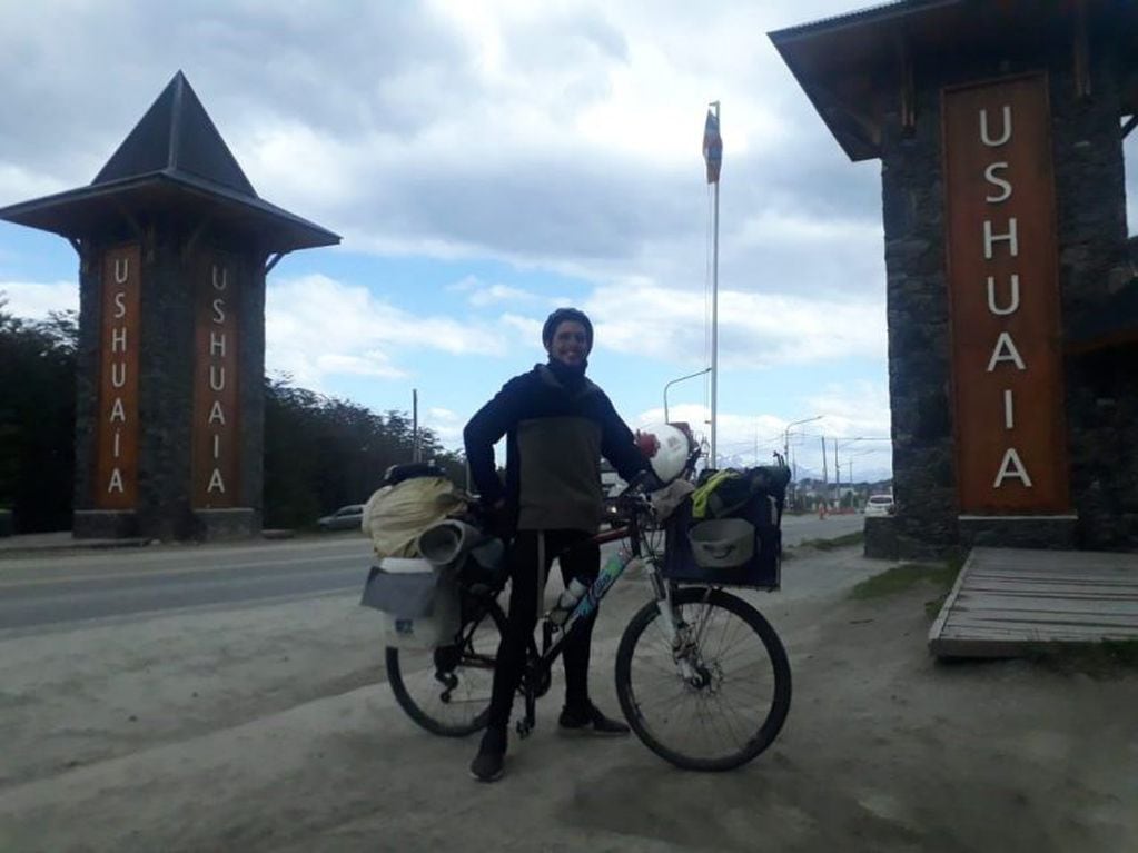 Unió Rosario-Ushuaia en bici.
