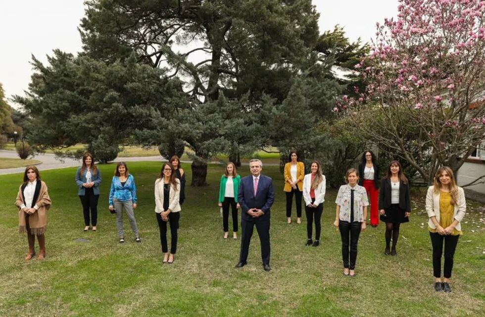 Alberto Fernández se reunió con empresarias y funcionarias para analizar la agenda del sector productivo. (Foto: Presidencia)