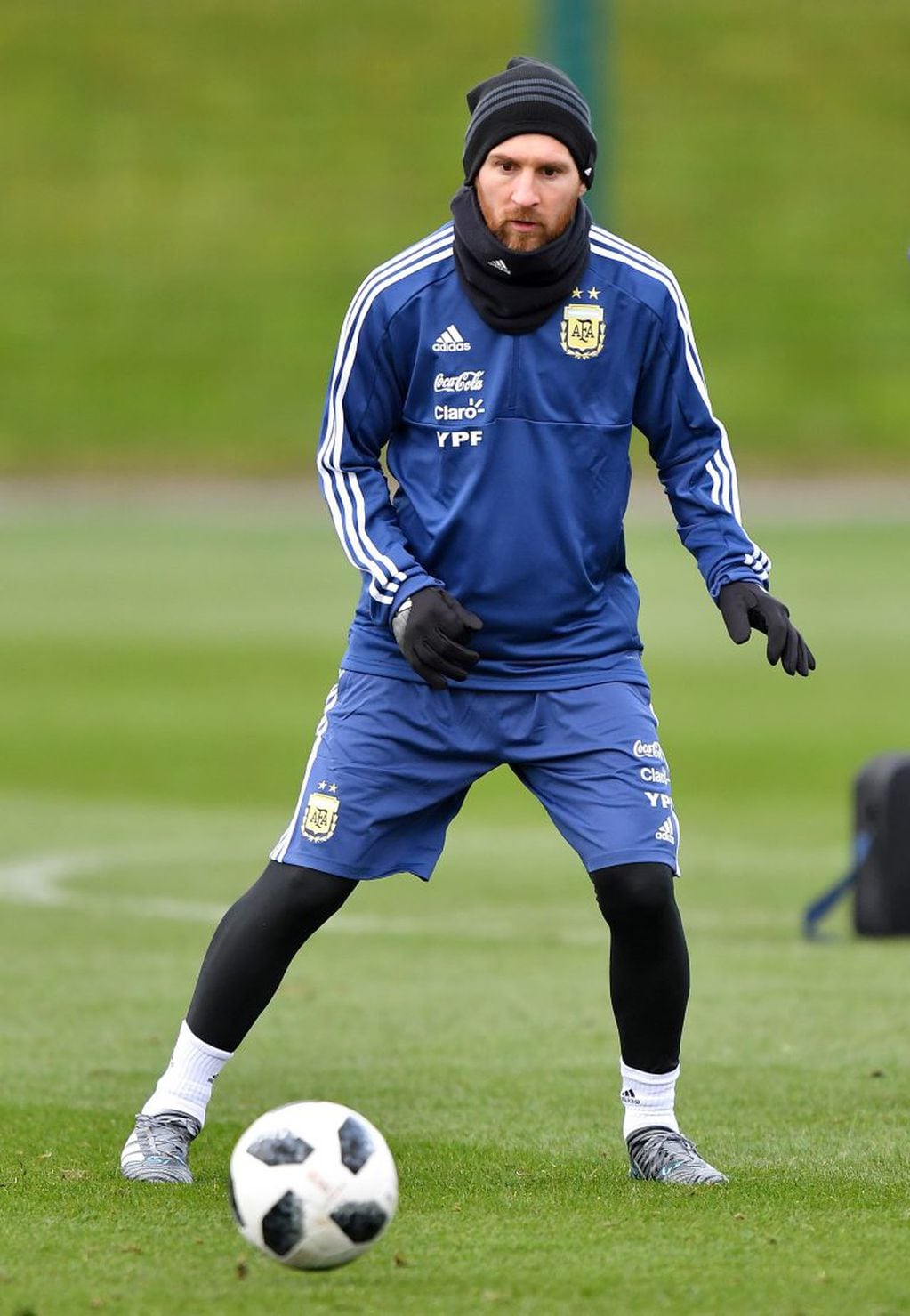 Lionel Messi, con la pelota en Manchester. Foto: DPA.