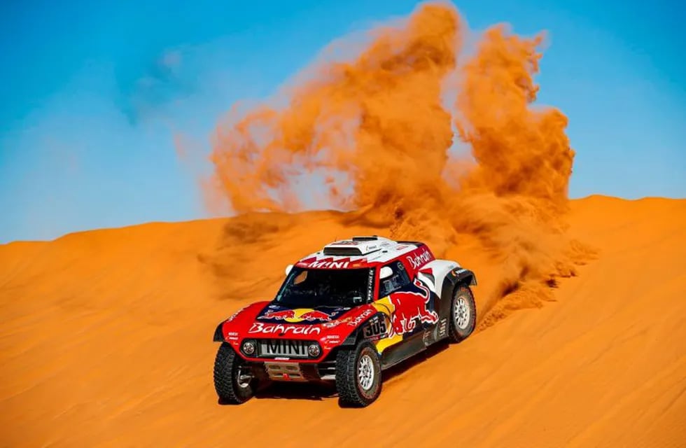 12/01/2020 12 January 2020, Saudi Arabia, Wadi ad-Dawasir: Mini's Spanish driver Carlos Sainz in action during stage seven of the 2020 Dakar Rally between Riyadh and Wadi ad-Dawasir. Photo: -/Saudi Press Agency/dpa DEPORTES -/Saudi Press Agency/dpa