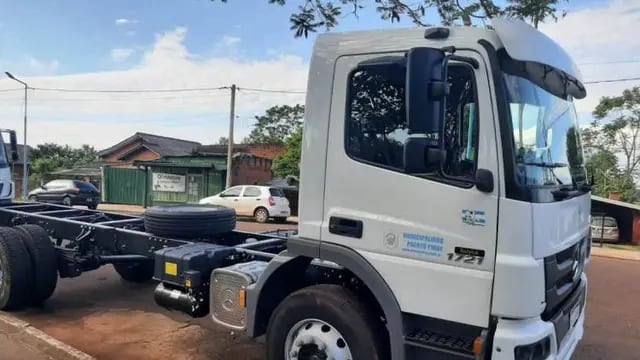 Puerto Piray: la empresa Arauco donó un camión compactador a la comunidad