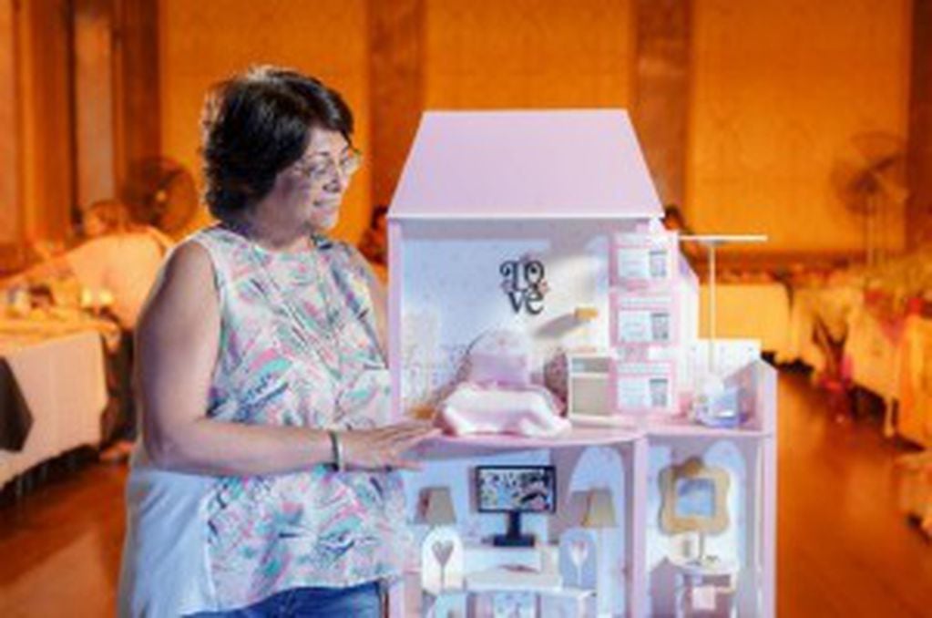La psicóloga cordobesa que exportará casas de muñecas