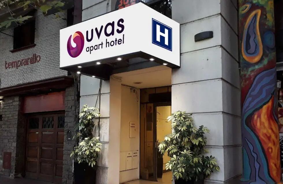 Acusó a un Uvas Hotel de Mendoza de no recibir pesos argentinos: hizo la reserva como extranjera y desató la polémica