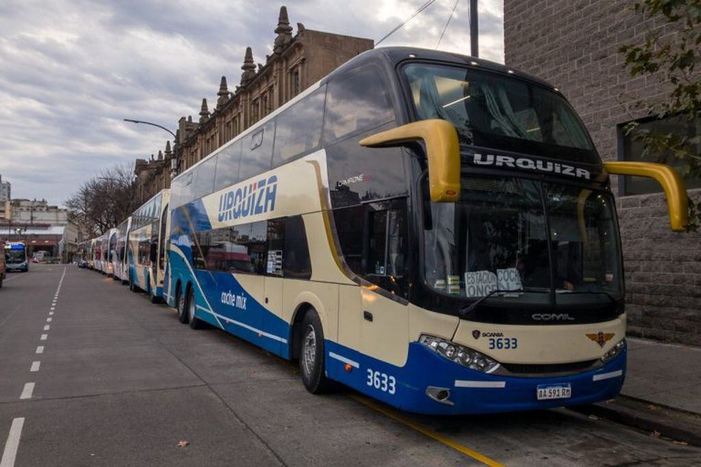 Trenes: refuerzan con micros los servicios de las líneas Roca, Sarmiento y San Martín. (Clarín)