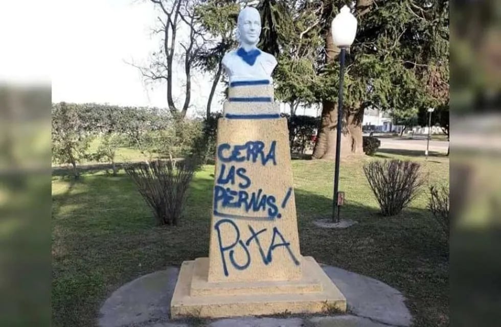 Vandalizaron busto de Eva Perón en Godoy