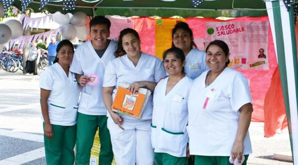 Estudiantes de Enfermería en la Plaza San Martín (Plan B Noticias)