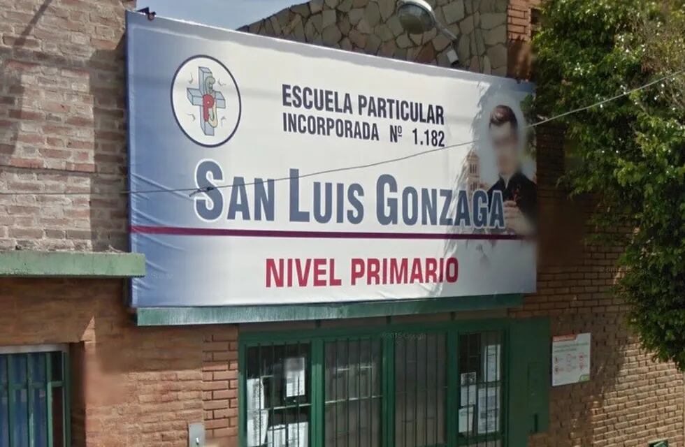 Este viernes comenzó el operativo de profilaxis para los alumnos de la Escuela San Luis Gonzaga. (Street View)