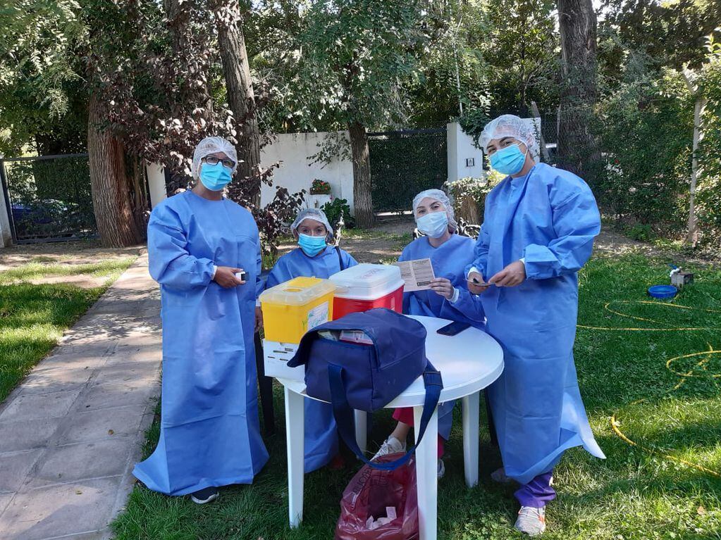 Vacunación contra el COVID-19 en geriátricos de San Luis.