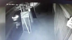 Una joven de La Plata se arrojó de un auto en el que la llevaban secuestrada dos hombres