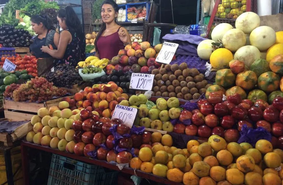 Puesto de frutas en el mercado \