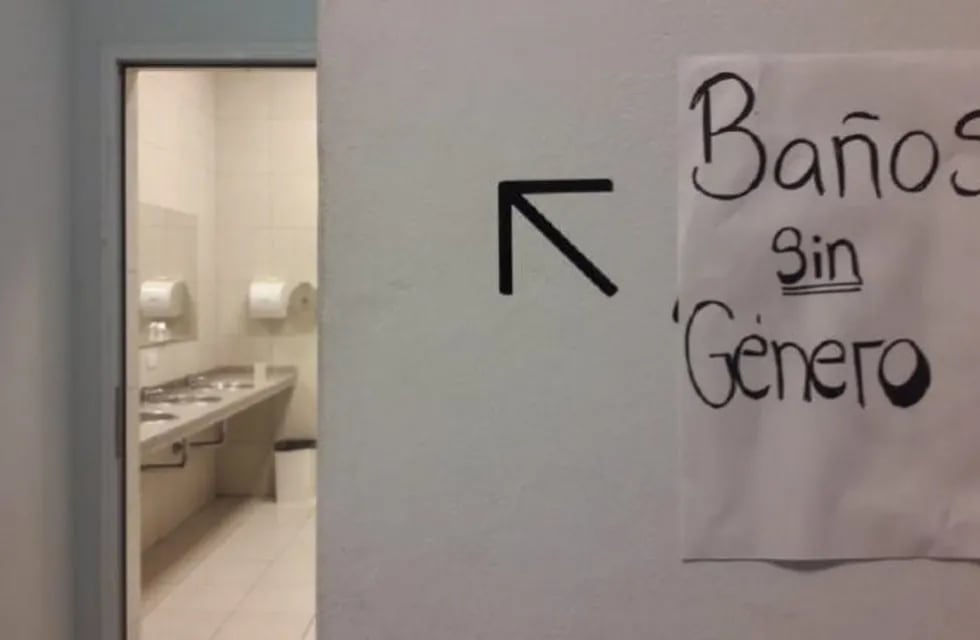 Baños unisex en Paraná.