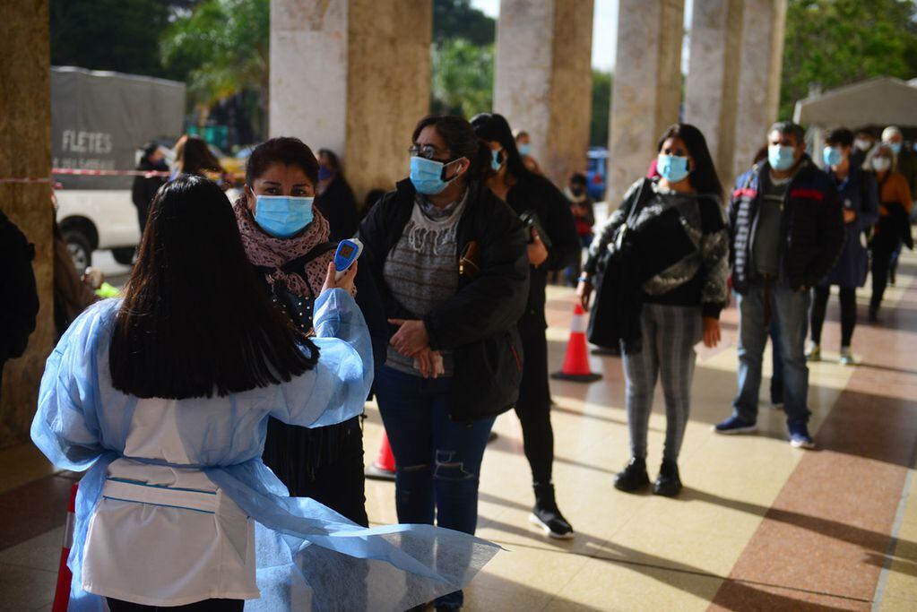 El Pabellón Argentina de la UNC es uno de los puntos de vacunación de la ciudad. (Nicolás Bravo)