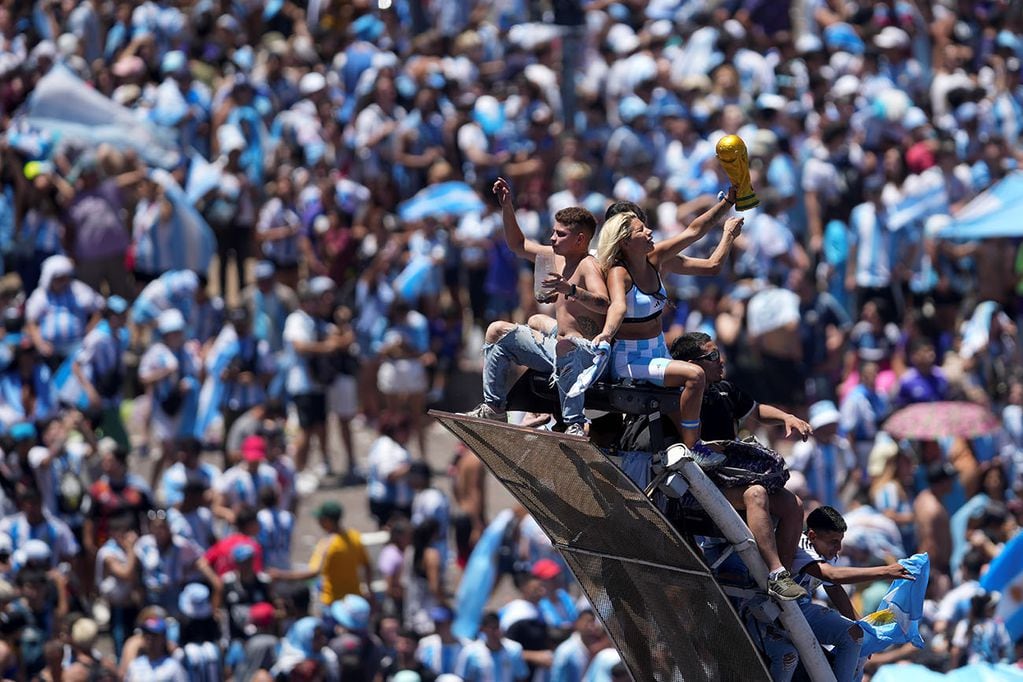 Caravana de la selección Argentina festejos por la obtención de la copa del mundo Qatar 2022 Foto: AP