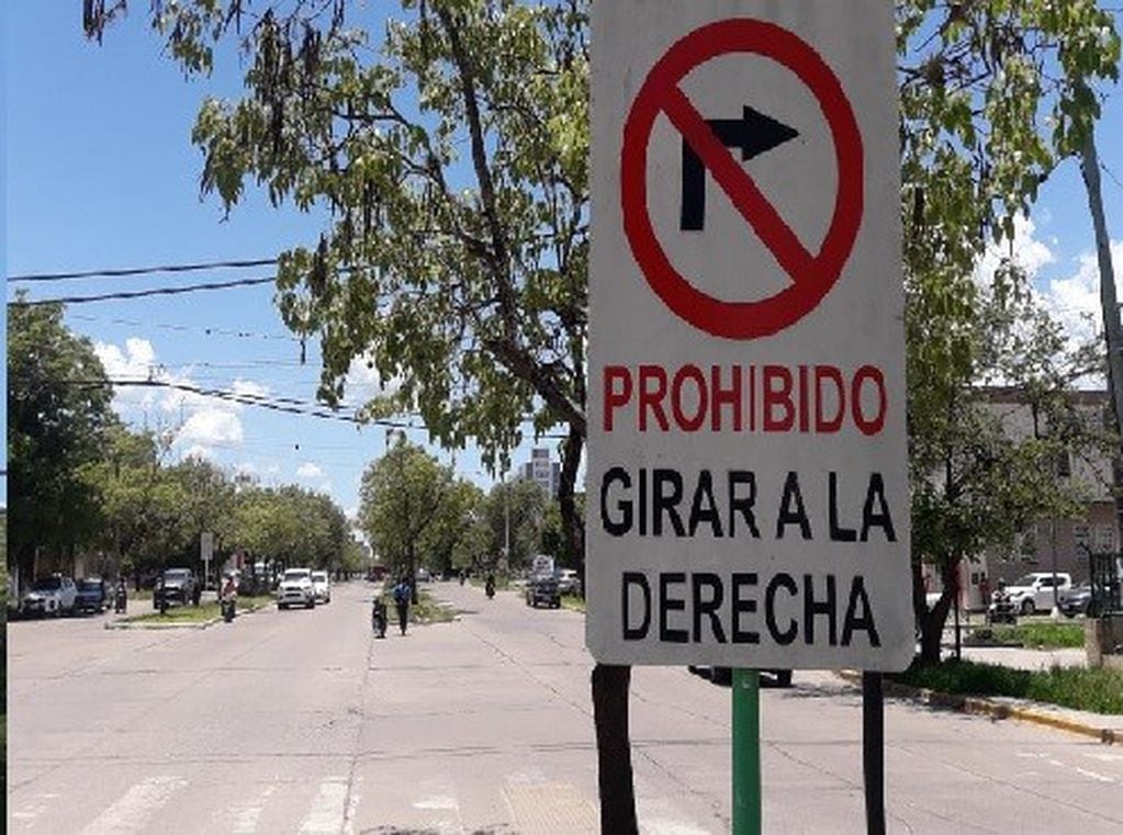 La Municipalidad reguló el tránsito por avenida Castelli y pidió respetar las señales. (Web).