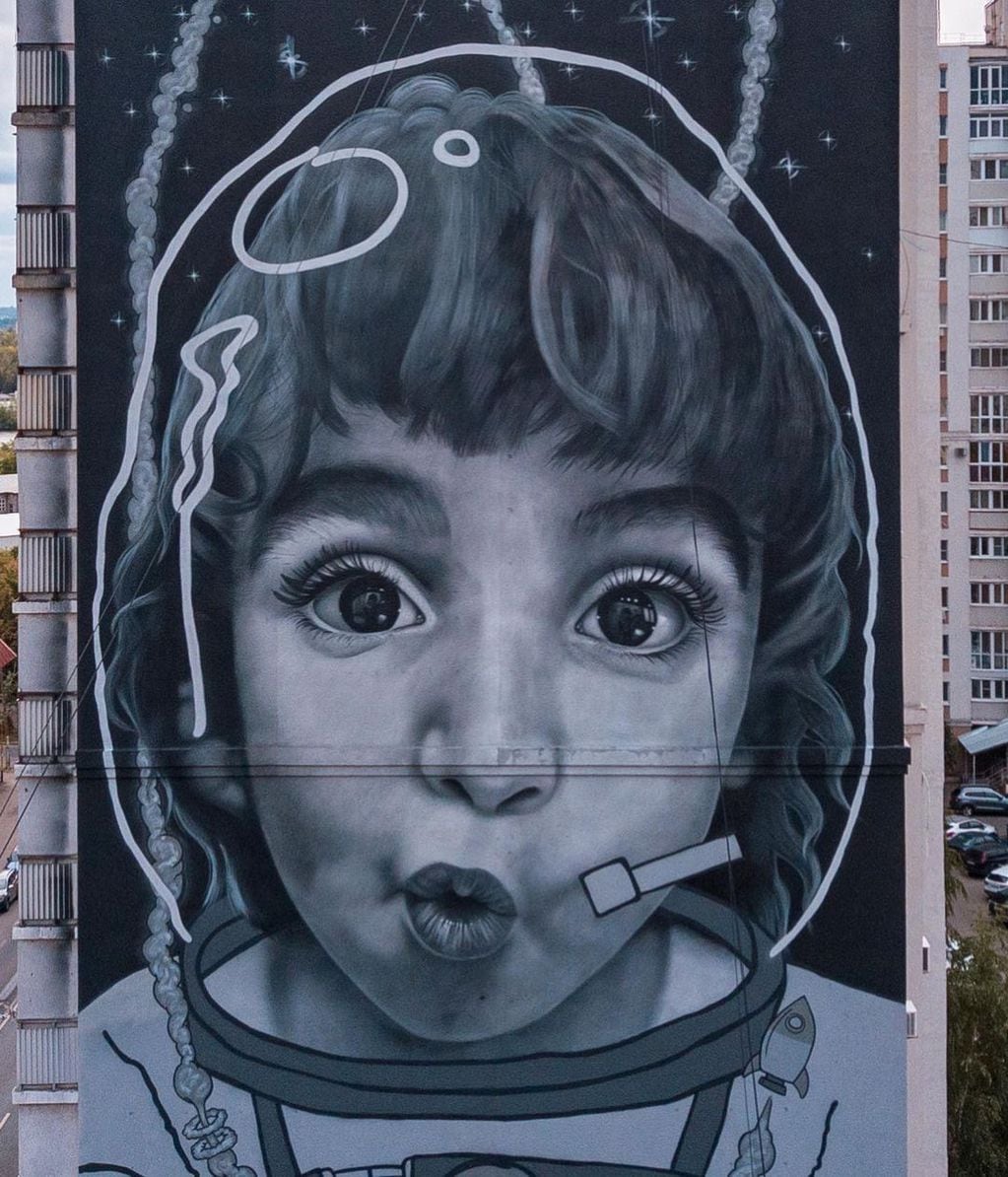 El pequeño astronauta fue pintado para una ciudad ligada a la industria aeroespacial rusa