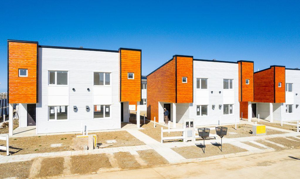 Se trata de viviendas tipo Duplex, de dos dormitorios; entre las que se cuentan 6 viviendas adaptadas para personas con movilidad reducida.