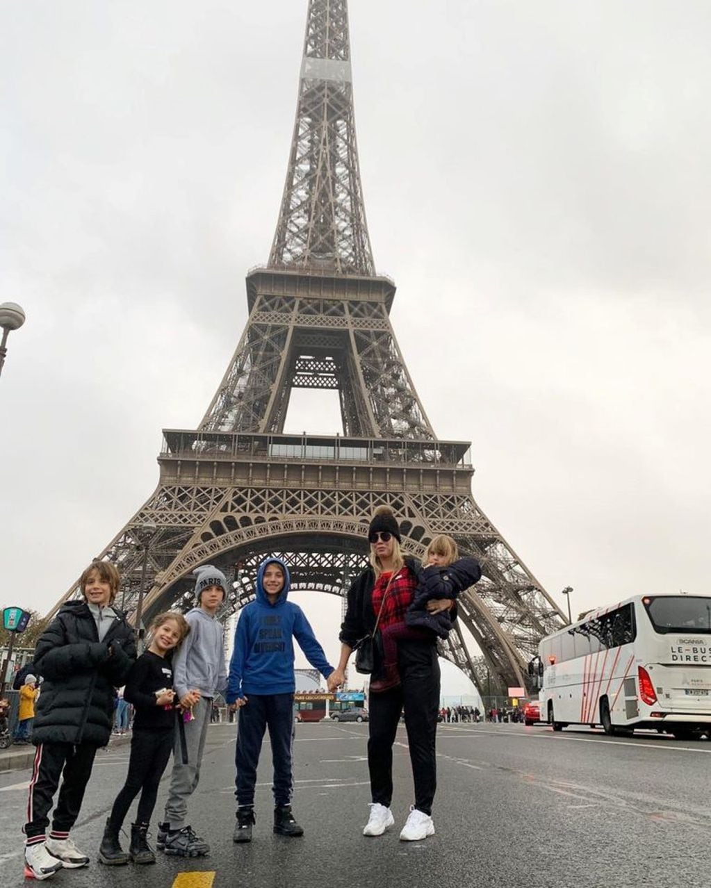 Wanda Nara paseó por París junto a sus tres hijos (Foto: Instagram/ @wanda_icardi)