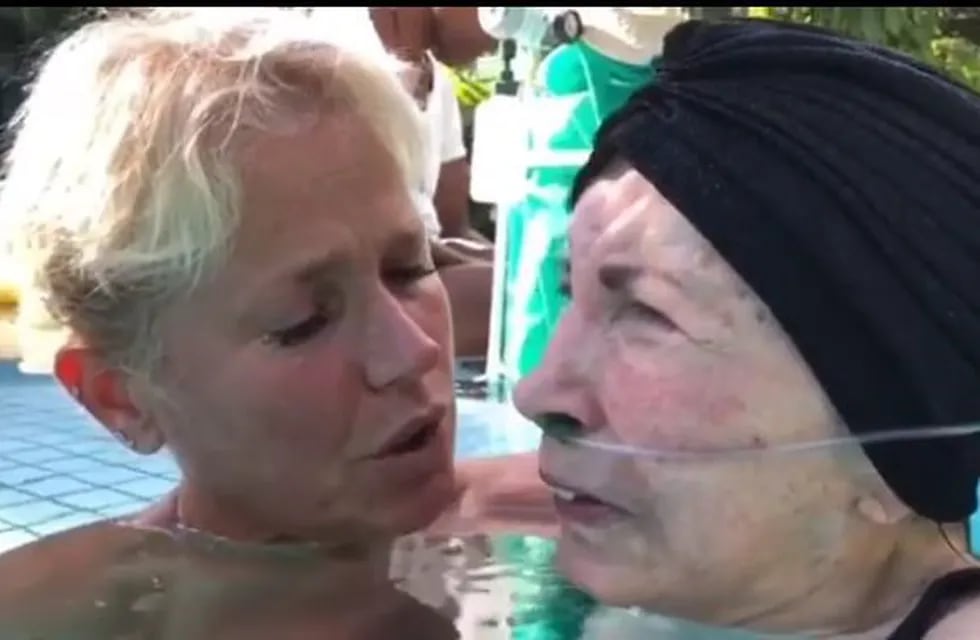 El emotivo video en el que Xuxa le canta a su madre, que padece una enfermedad degenerativa