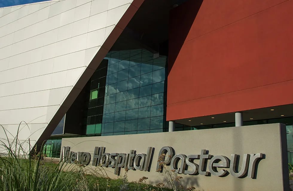 Desde el Hospital Pasteur confirmaron la muerte de uno de los dos heridos.