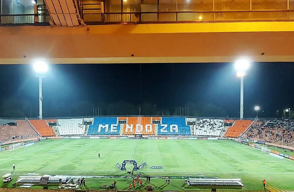 Comenzaron los trabajos en el piso del estadio de Malvinas Argentinas. / Gentileza.